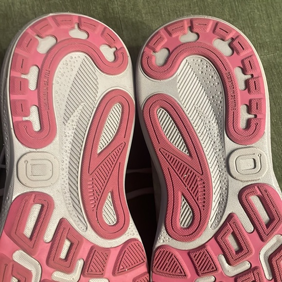 Brooks Adrenaline WORN ONCE 24 GTS 9.5 Women's grey Pink Running Shoes stability - Picture 9 of 9